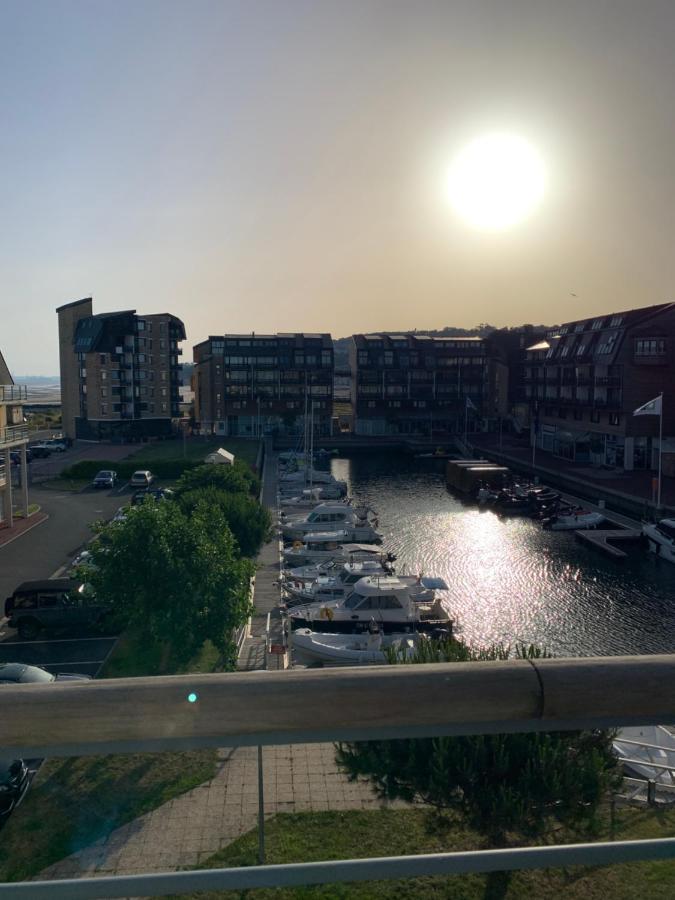 Blue Bay Studio Terrasse โดวีลล์ ภายนอก รูปภาพ